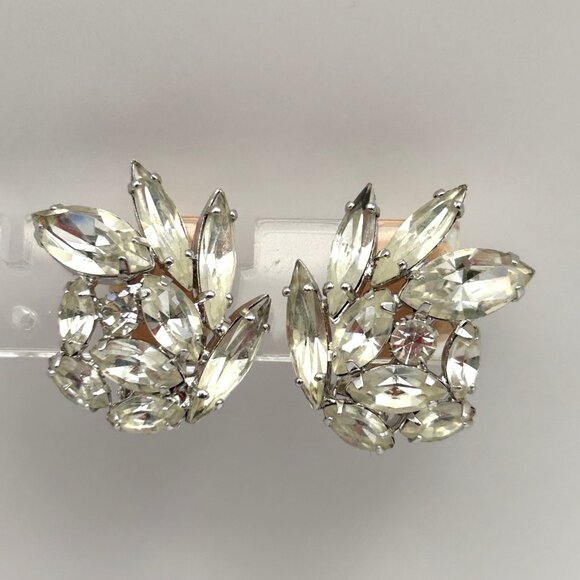 Vintage Weiss Clip On Earrings Rhinestone Cluster Spray Signed Silver Tone - Picture 11 of 16